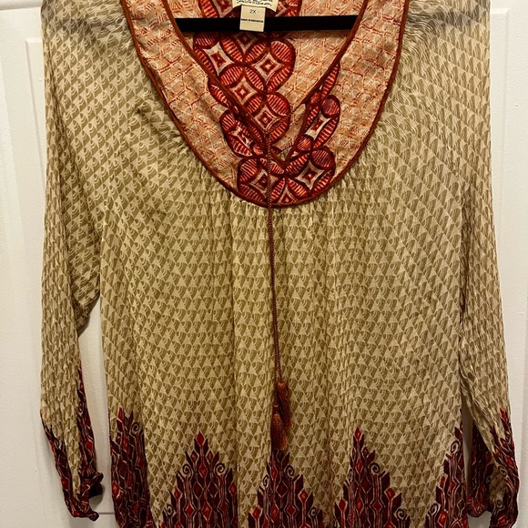 Elegant Beige and Red Women's blouse.From the renowned Lucky brand, long sleeves - Picture 9 of 15